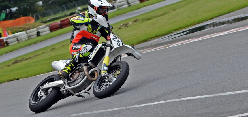 Zawodnicy Wyczóła na podium Supermoto